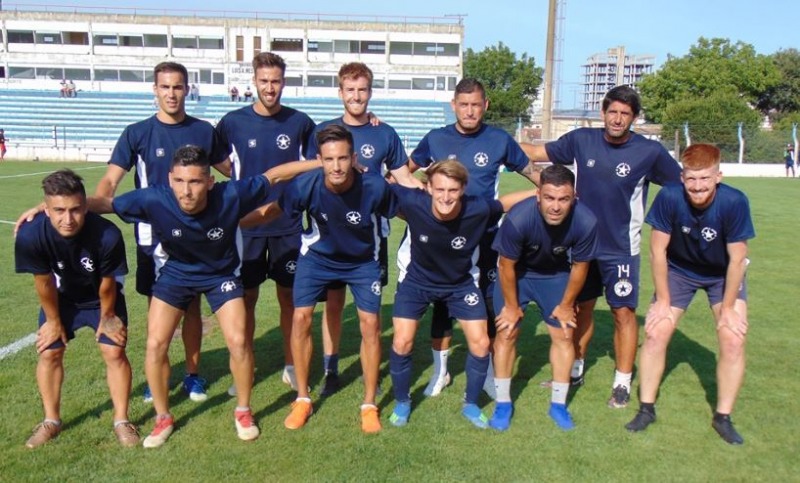 Ftbol: Racing presenta equipo e indumentaria